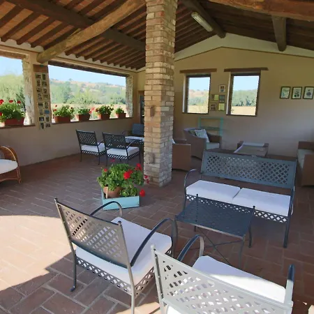 In With Pool & History Apartman Todi