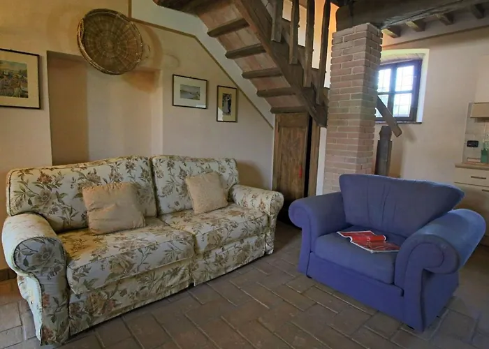 アパート In With Pool & History