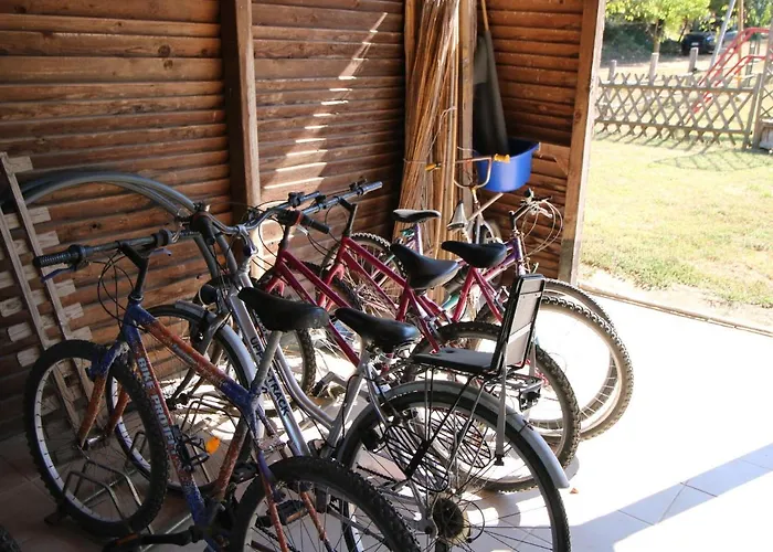 アパート In With Pool & History