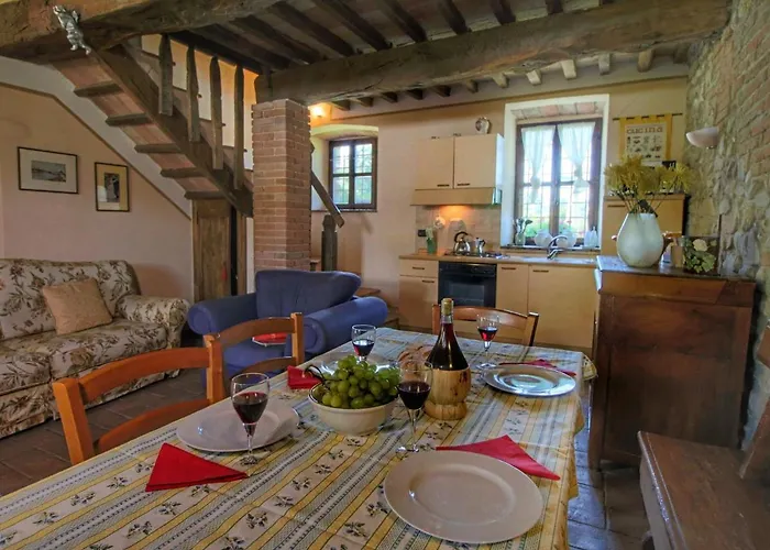 アパート In With Pool & History