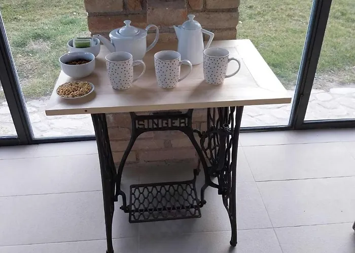 In With Pool & History アパート